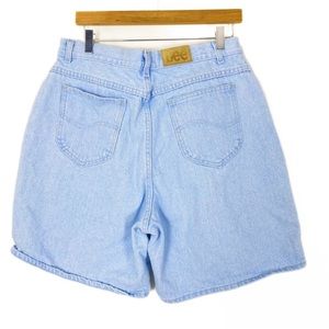 VINTAGE 80s LEE High Waisted Light Wash Denim Mom Jean Shorts Size 18 Retro